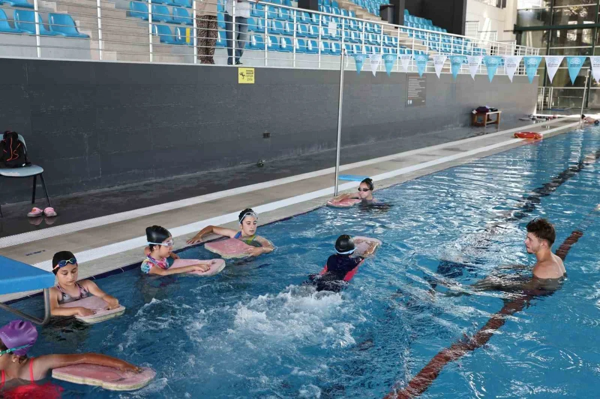 Nilüfer'de kırsal mahalle çocukları yüzme öğreniyor