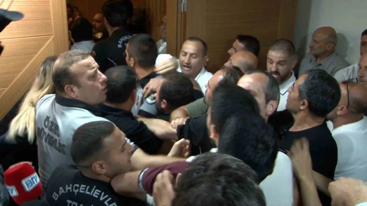 Bahçelievler'de 15 Temmuz tartışması: Şehit ailelerinden tepki