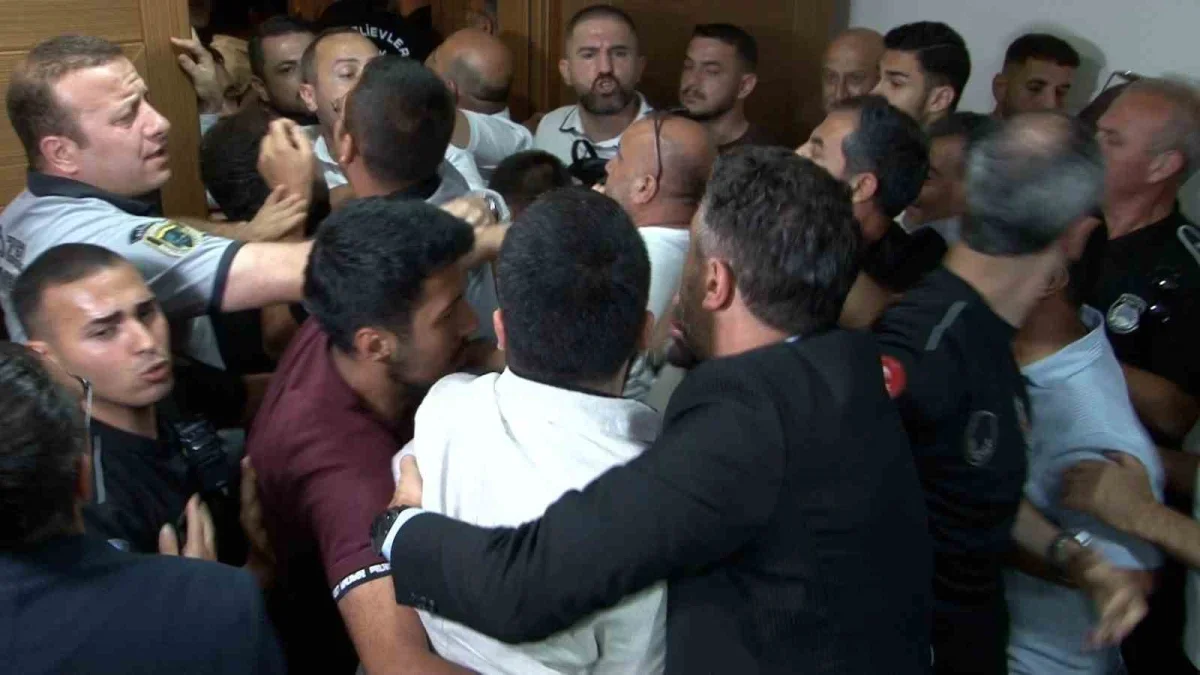 Bahçelievler'de 15 Temmuz tartışması: Şehit ailelerinden tepki