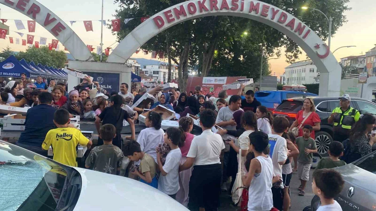 Körfez'de Altın Kiraz Festivali'nde kirazlar saniyeler içinde tükendi