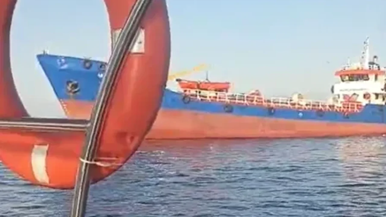 Yalova açıklarında su tankeri tekneye çarptı, 2 kişi kurtuldu
