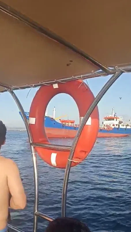 Yalova açıklarında su tankeri tekneye çarptı, 2 kişi kurtuldu