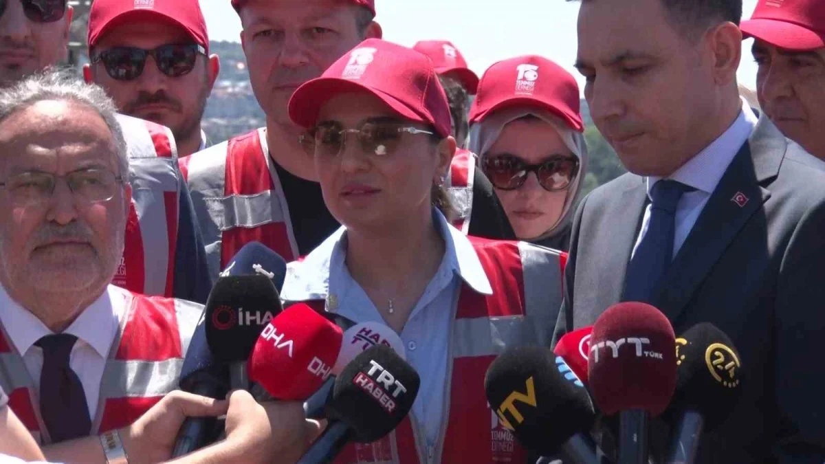 15 Temmuz Şehitler Köprüsü'ne 10. yılda dev Türk bayrağı asıldı
