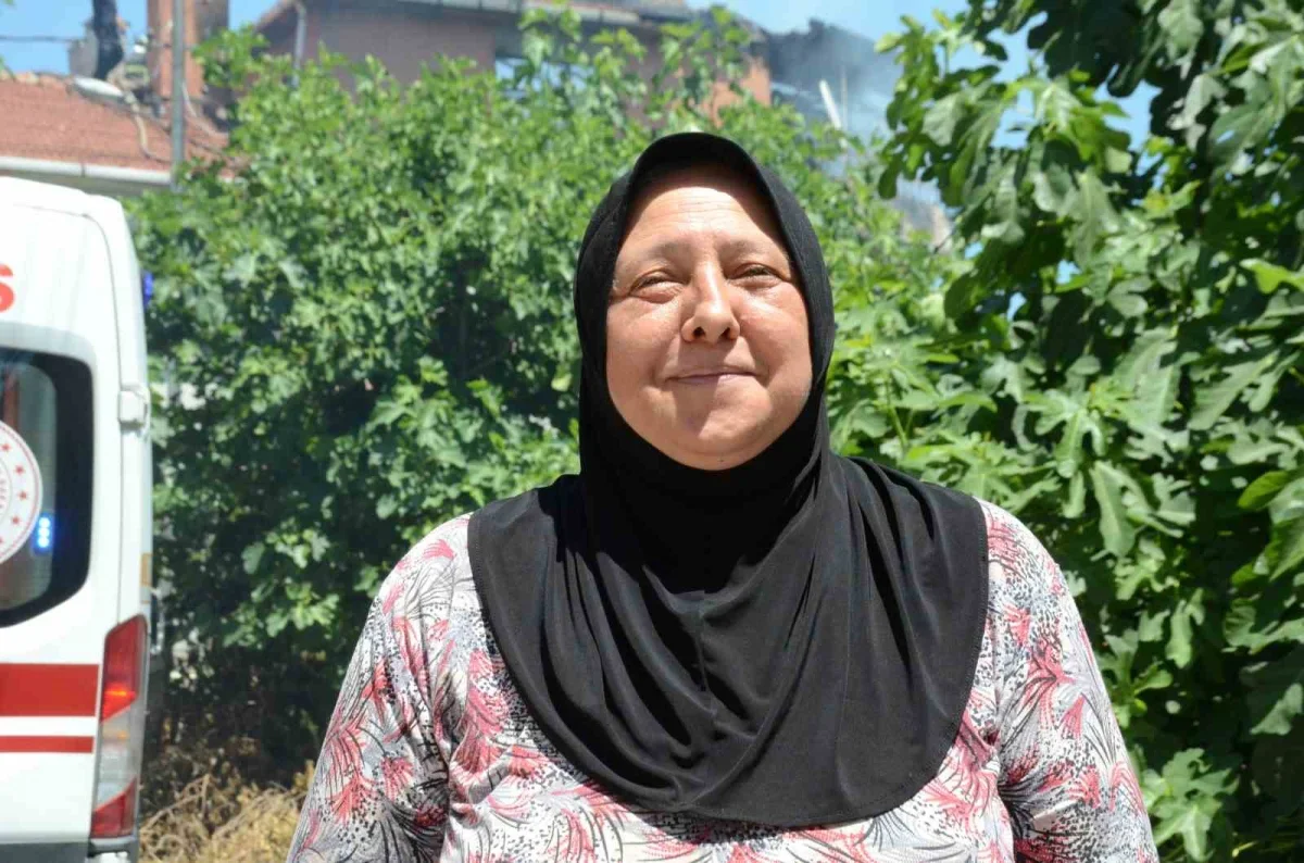 Bilecik'te çatı yangınına müdahale eden itfaiyeci yaralandı