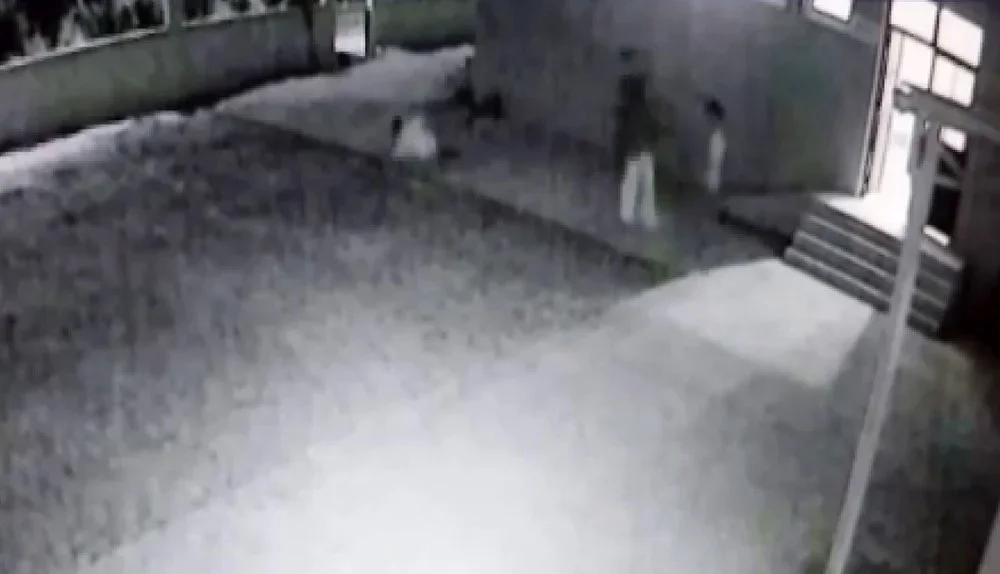 Kocaeli İzmit'te cami imamına saldırı: O anlar kamerada