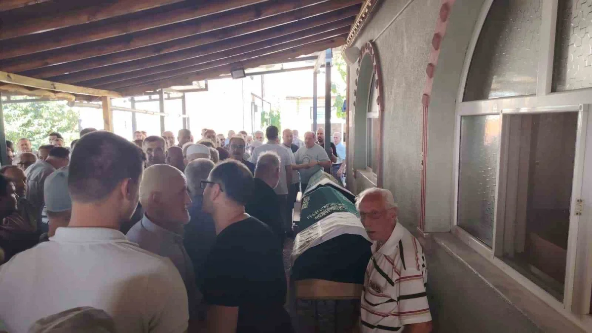 Elektrik akımına kapılan baba ve oğul Kocaeli'de defnedildi