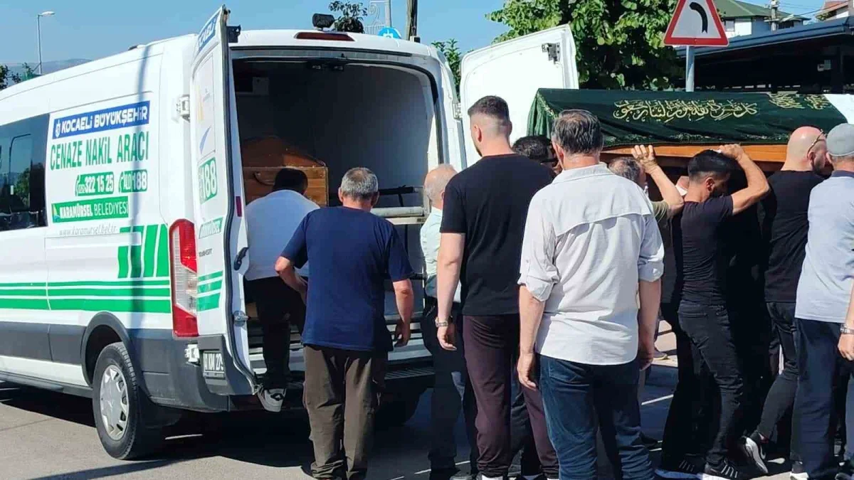 Elektrik akımına kapılan baba ve oğul Kocaeli'de defnedildi