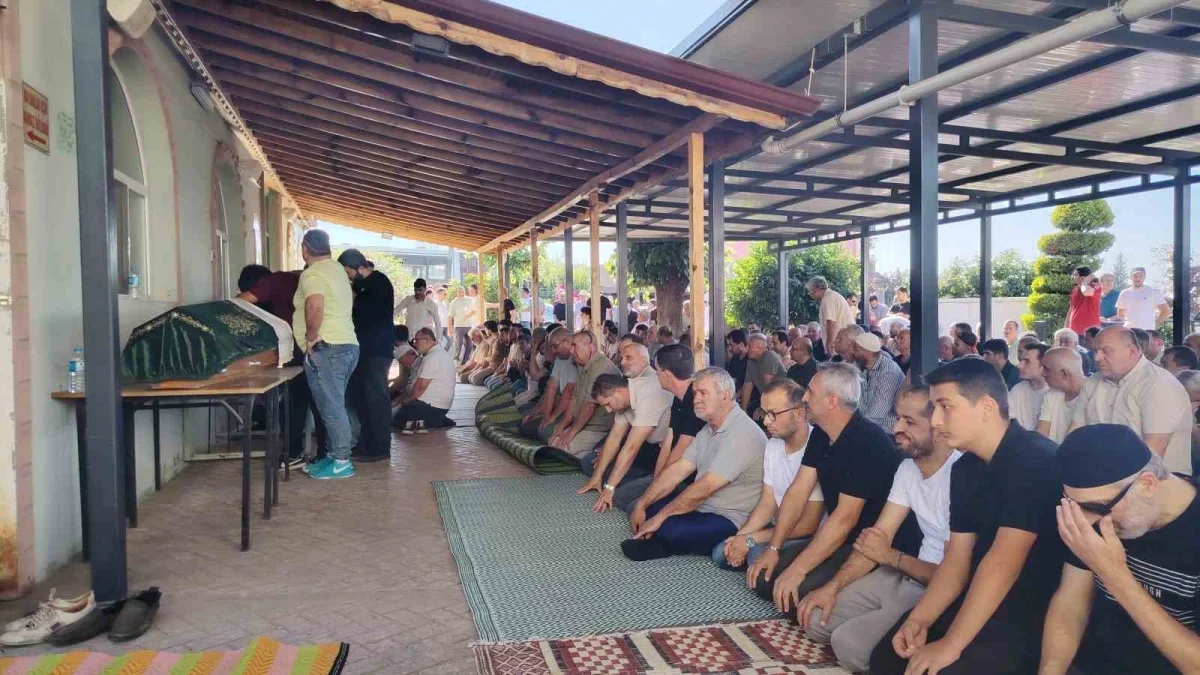 Elektrik akımına kapılan baba ve oğul Kocaeli'de defnedildi