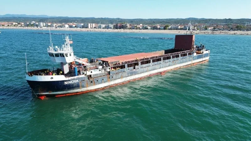 Karasu'da karaya oturan NINOVA gemisi 71 gün sonra kurtarıldı