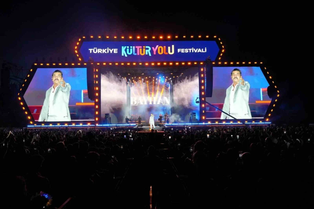 Bayhan, Sakarya Kültür Yolu Festivali'nde sahne aldı