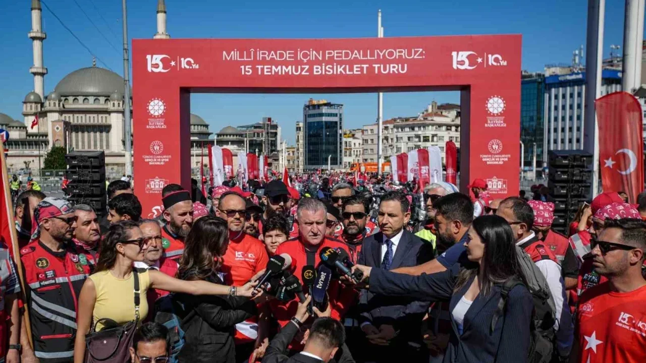 15 Temmuz şehitleri anısına İstanbul'da dev bisiklet korteji
