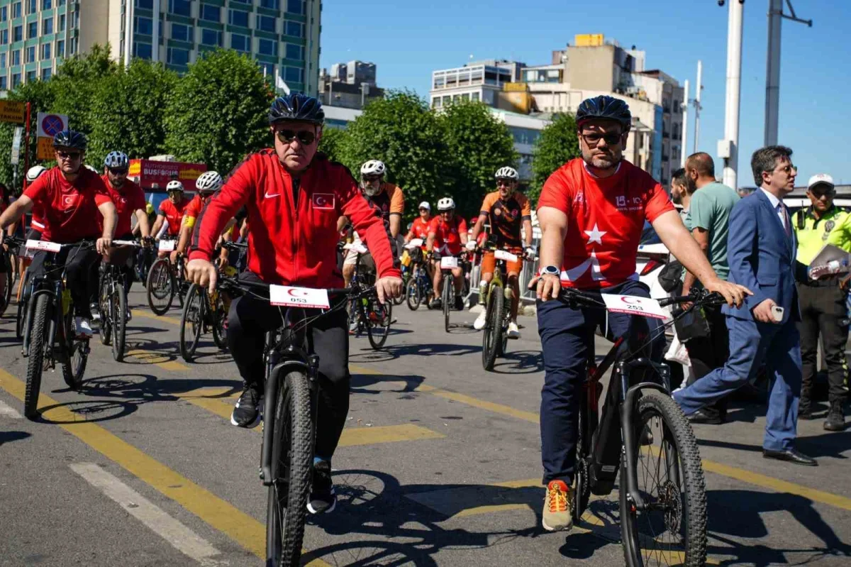 15 Temmuz şehitleri anısına İstanbul'da dev bisiklet korteji