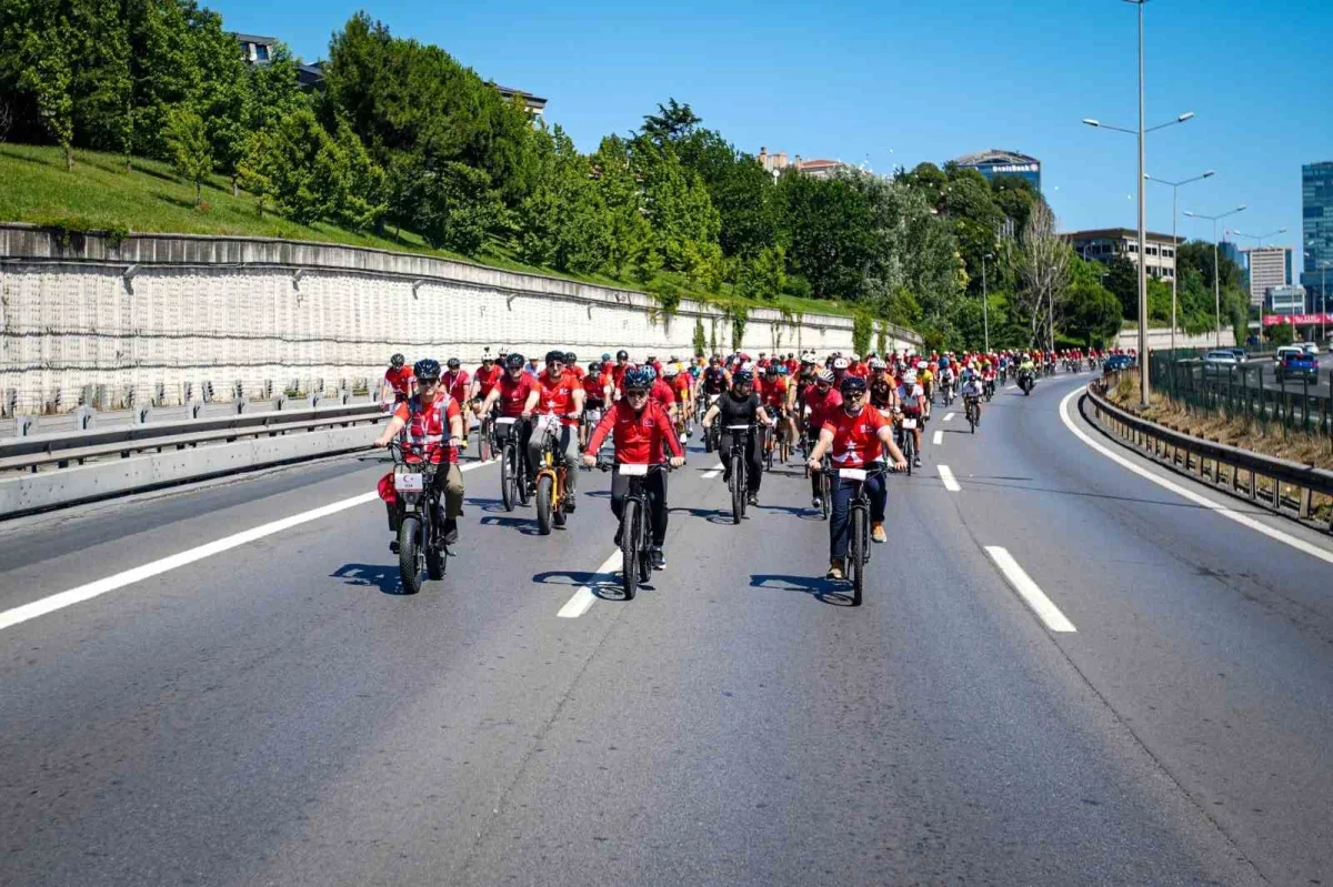 15 Temmuz şehitleri anısına İstanbul'da dev bisiklet korteji