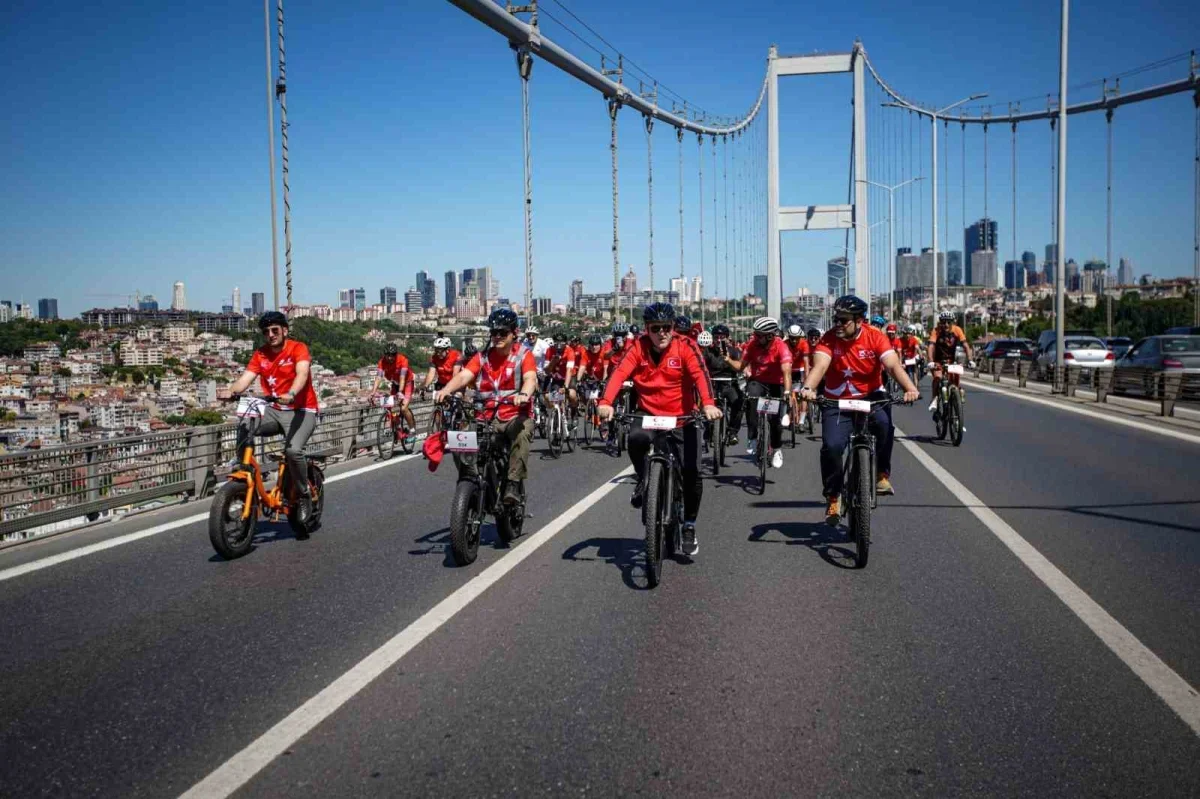 15 Temmuz şehitleri anısına İstanbul'da dev bisiklet korteji