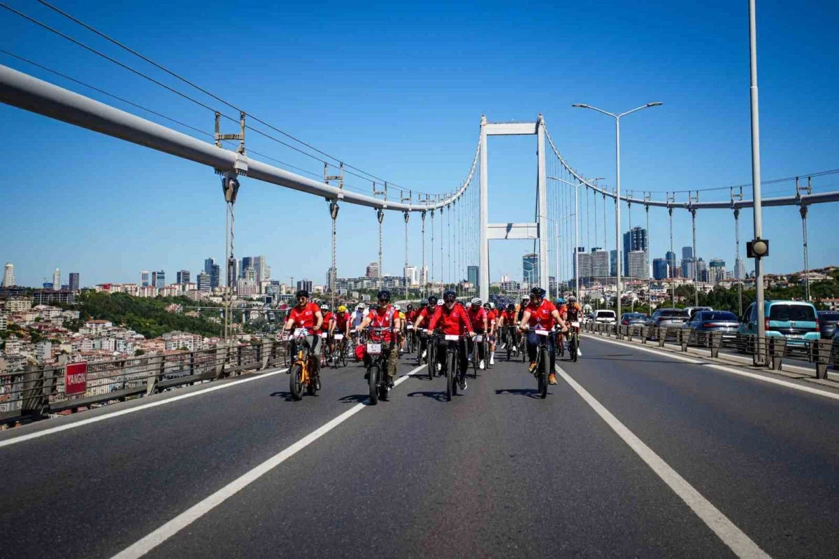 15 Temmuz şehitleri anısına İstanbul'da dev bisiklet korteji