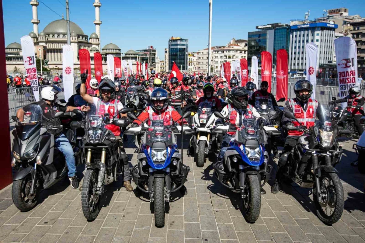 15 Temmuz şehitleri anısına İstanbul'da dev bisiklet korteji