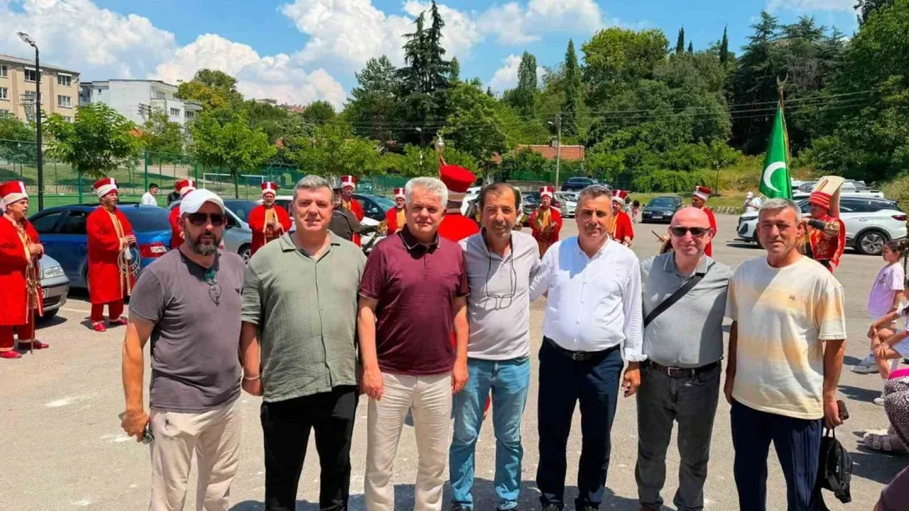 Bursa'da Muharrem ayında aşure ve oyuncak dağıtımı