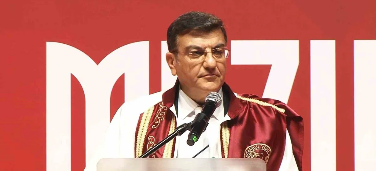 İstanbul Yeni Yüzyıl Üniversitesi'nde 3 bin 40 öğrenci mezun oldu