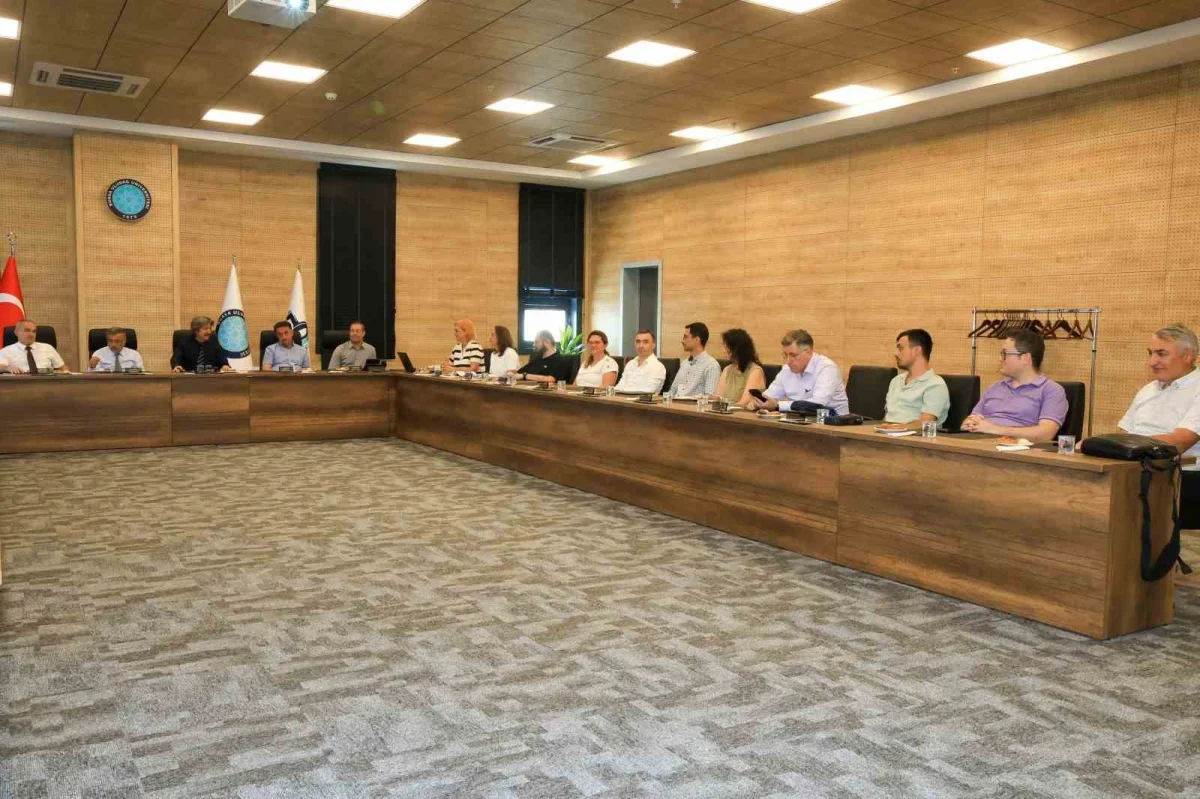 BUÜ'de araştırma ekosistemi toplantısı: Hedef bilimsel altyapı