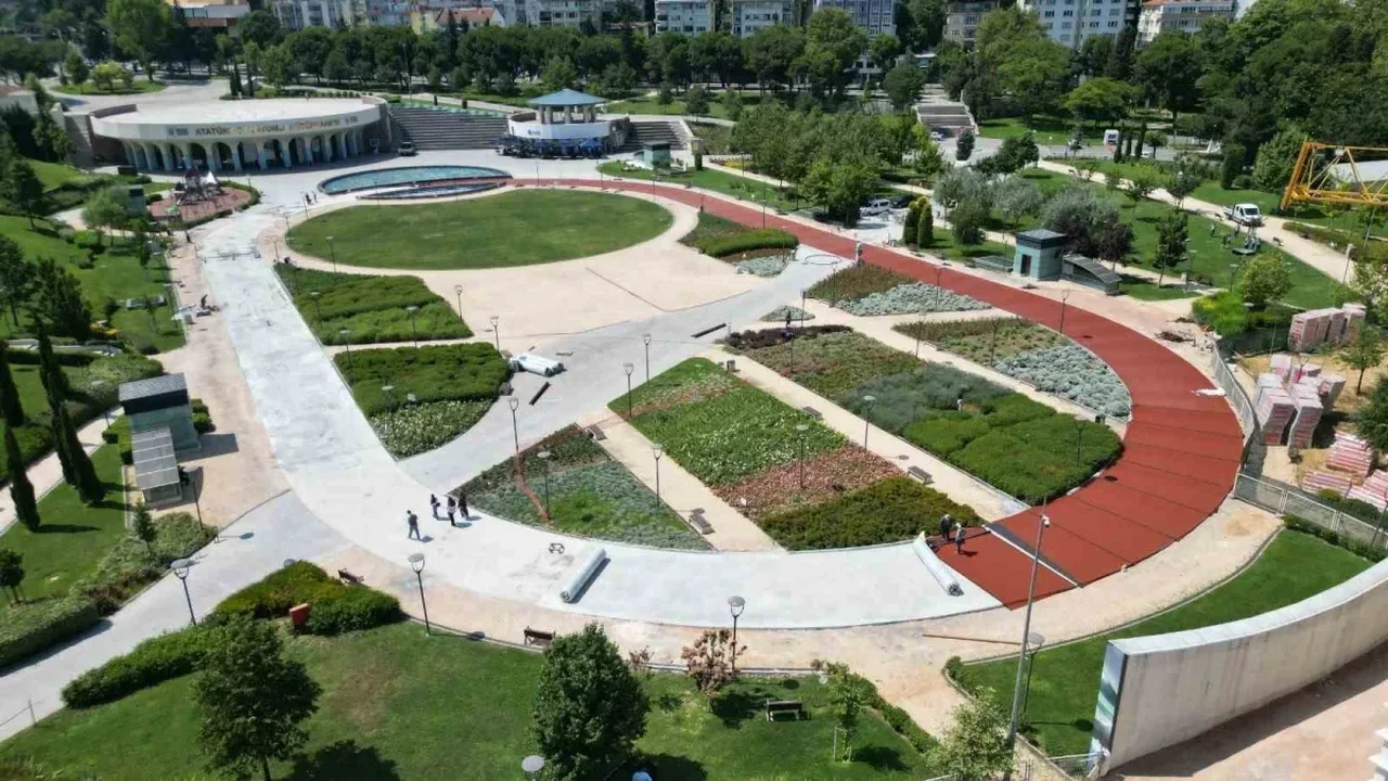 Bursa Millet Bahçesi'ndeki yürüyüş yolu sil baştan yenileniyor