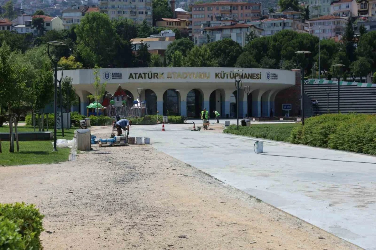 Bursa Millet Bahçesi'ndeki yürüyüş yolu sil baştan yenileniyor