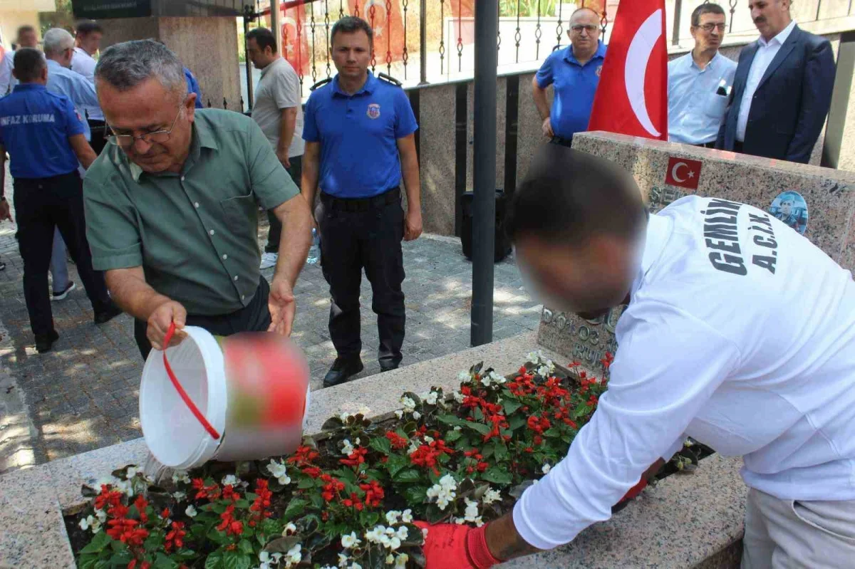 Gemlik'te hükümlü ve personelden şehitliğe anlamlı ziyaret