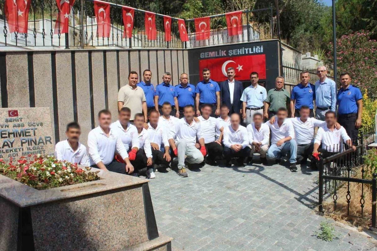 Gemlik'te hükümlü ve personelden şehitliğe anlamlı ziyaret