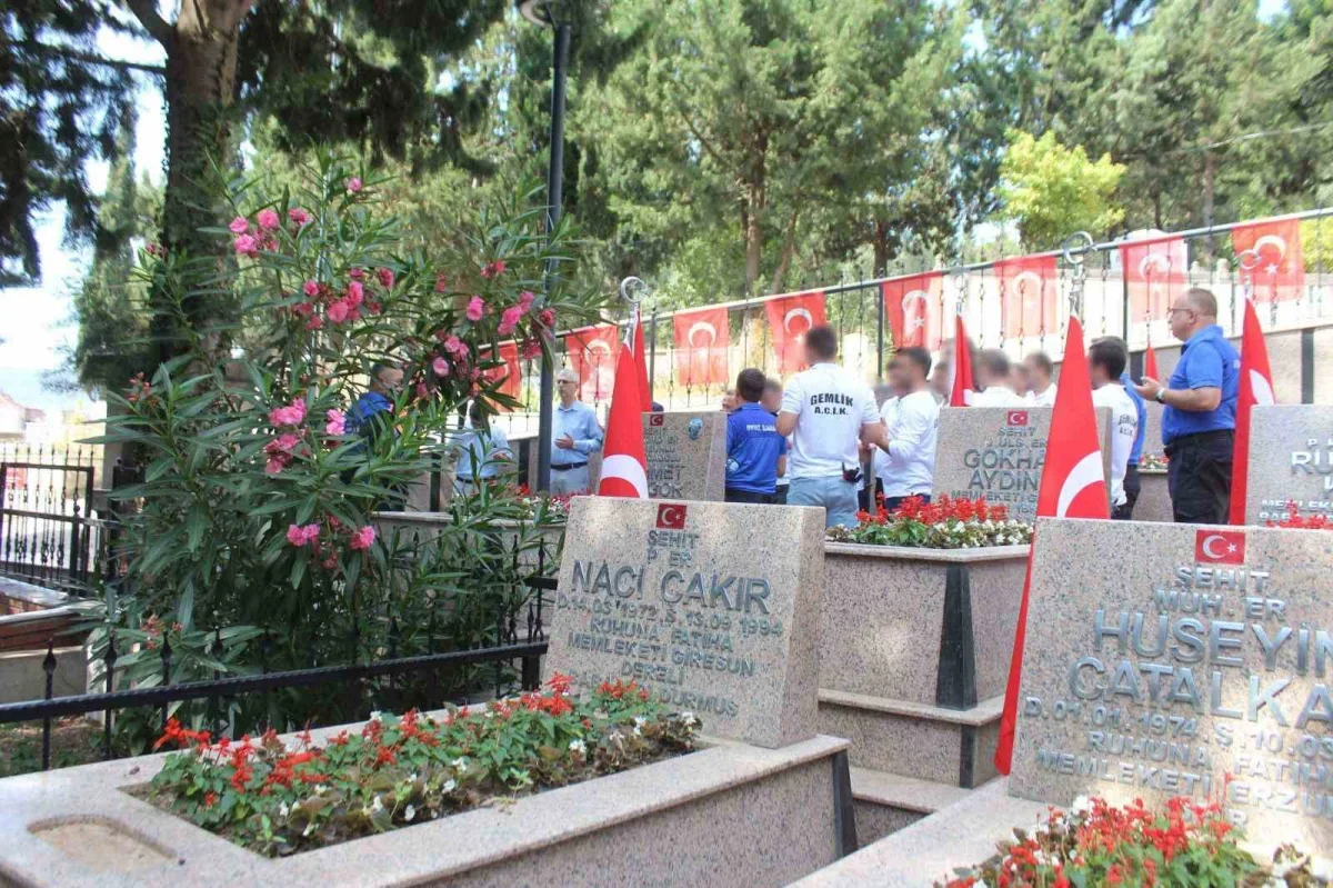 Gemlik'te hükümlü ve personelden şehitliğe anlamlı ziyaret