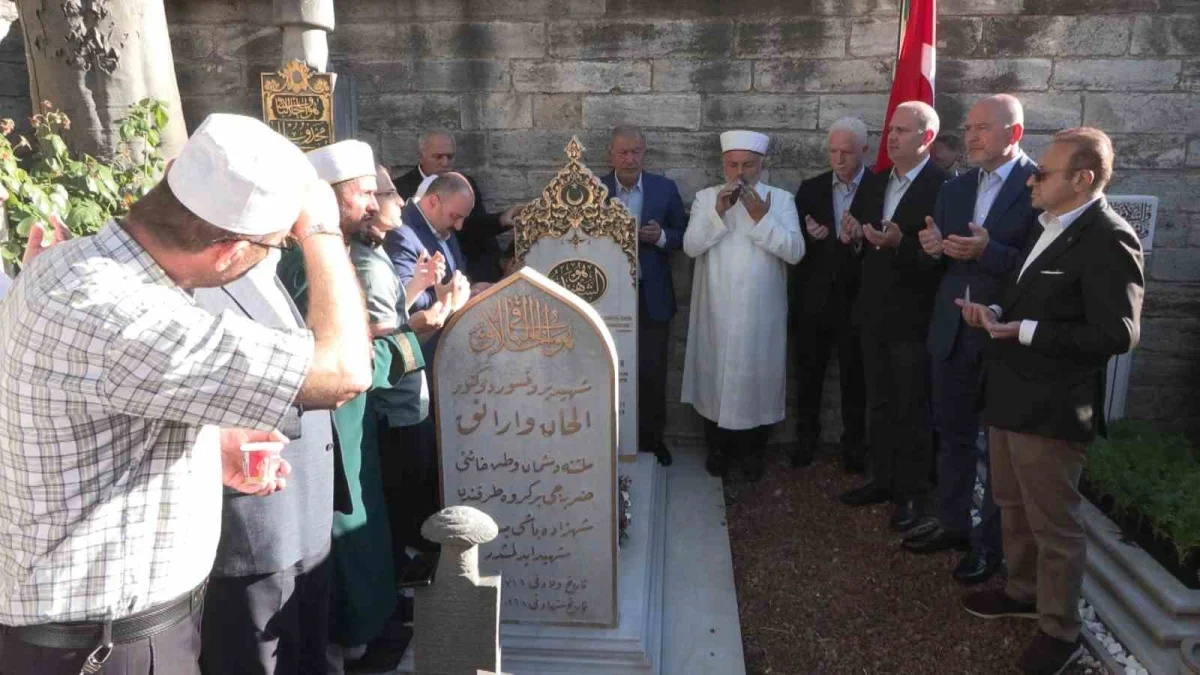 15 Temmuz şehidi İlhan Varank kabri başında dualarla anıldı