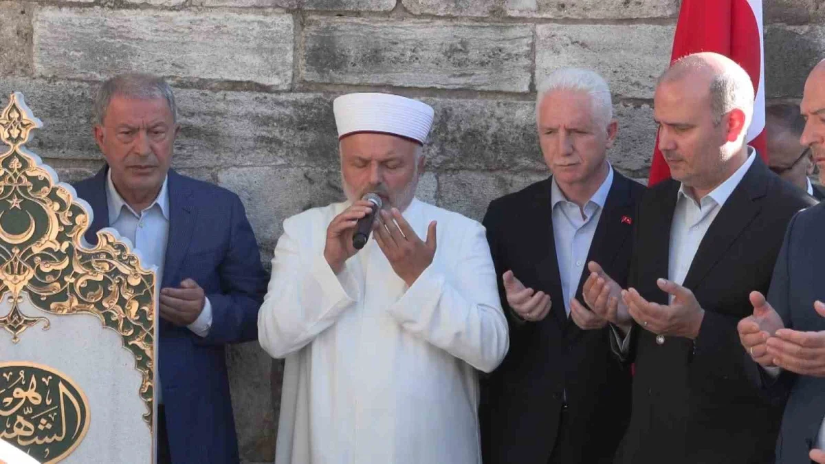 15 Temmuz şehidi İlhan Varank kabri başında dualarla anıldı