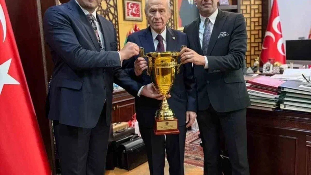 Türk Boks Federasyonu'ndan Devlet Bahçeli'ye Avrupa kupası ziyareti