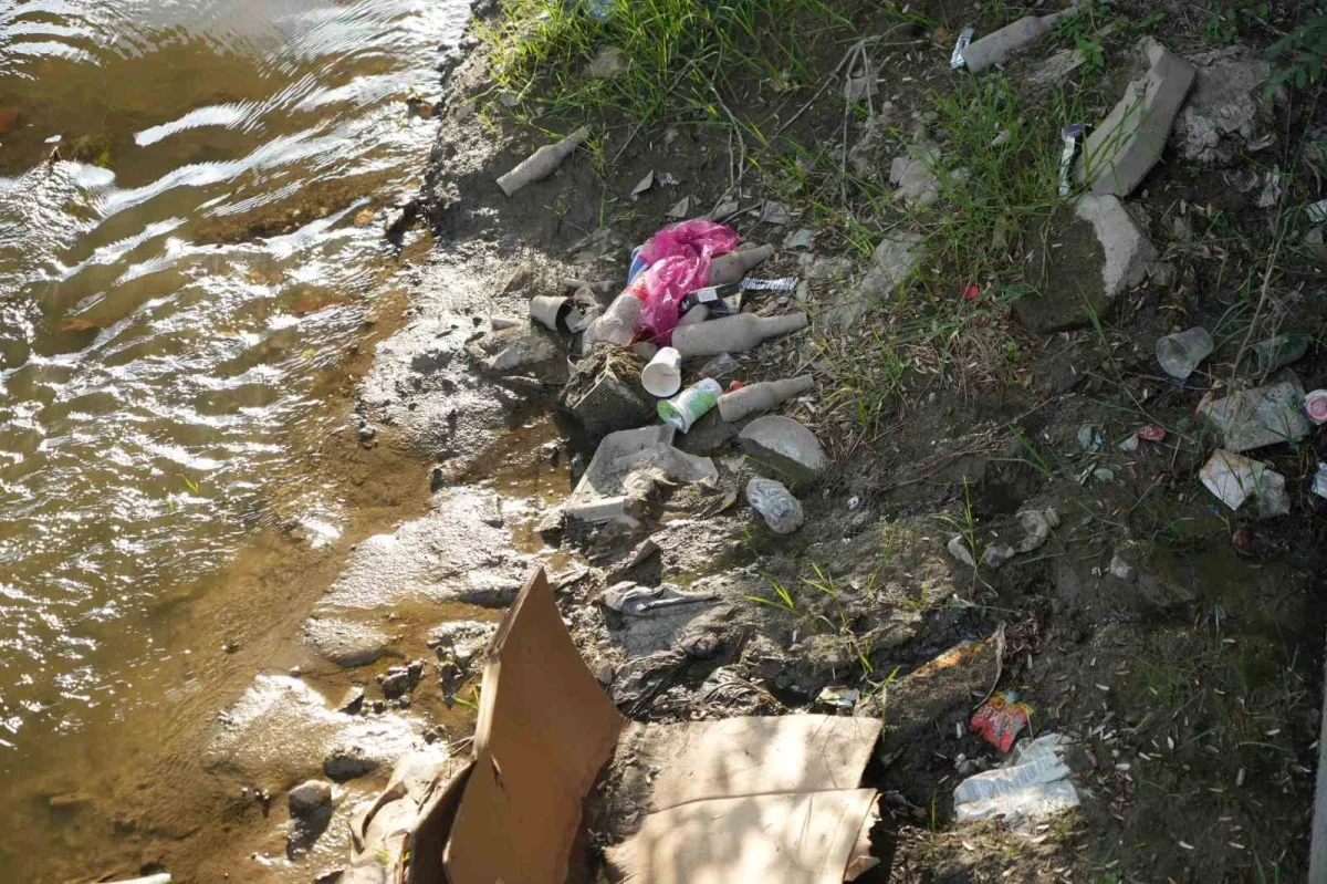 Tunca Nehri'nde su çekildi, kirlilik ve atıklar ortaya çıktı
