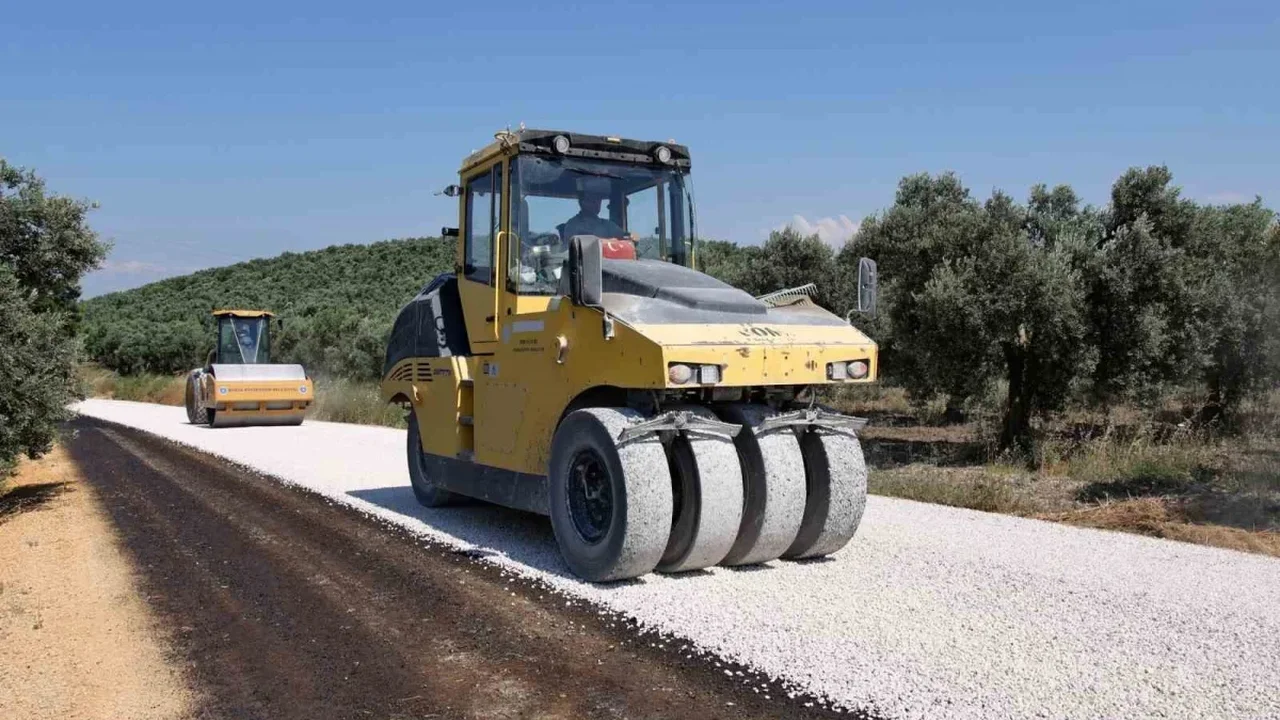 Bursa Büyükşehir'den Mudanya kırsal yollarına bakım atağı