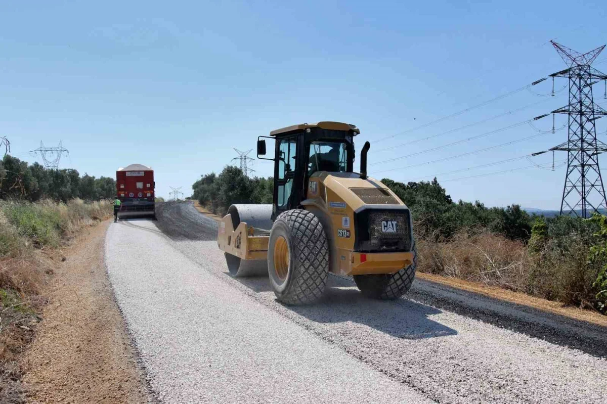 Bursa Büyükşehir'den Mudanya kırsal yollarına bakım atağı