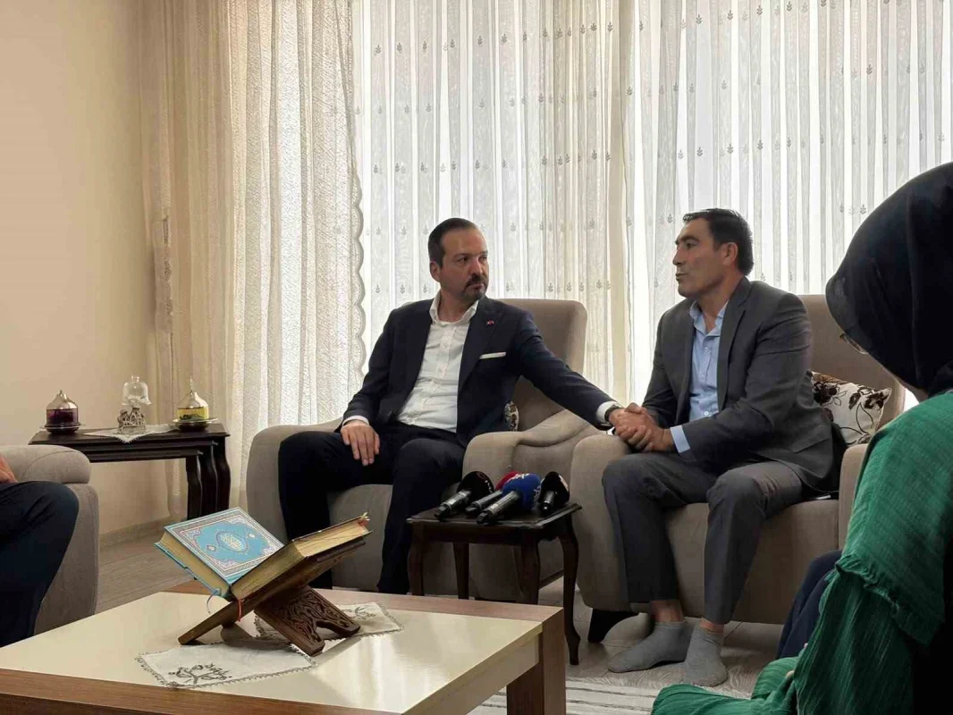 Kürşad Zorlu'dan 15 Temmuz gazisi ve şehit yakınına ziyaret