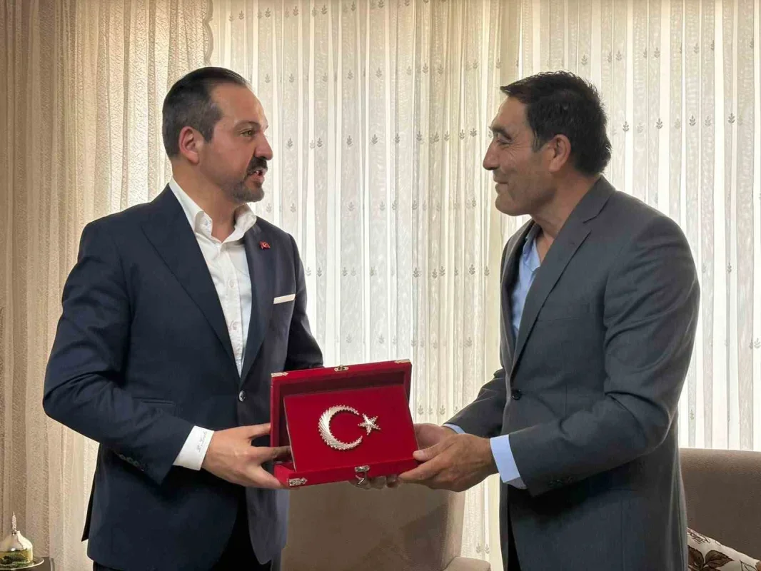 Kürşad Zorlu'dan 15 Temmuz gazisi ve şehit yakınına ziyaret