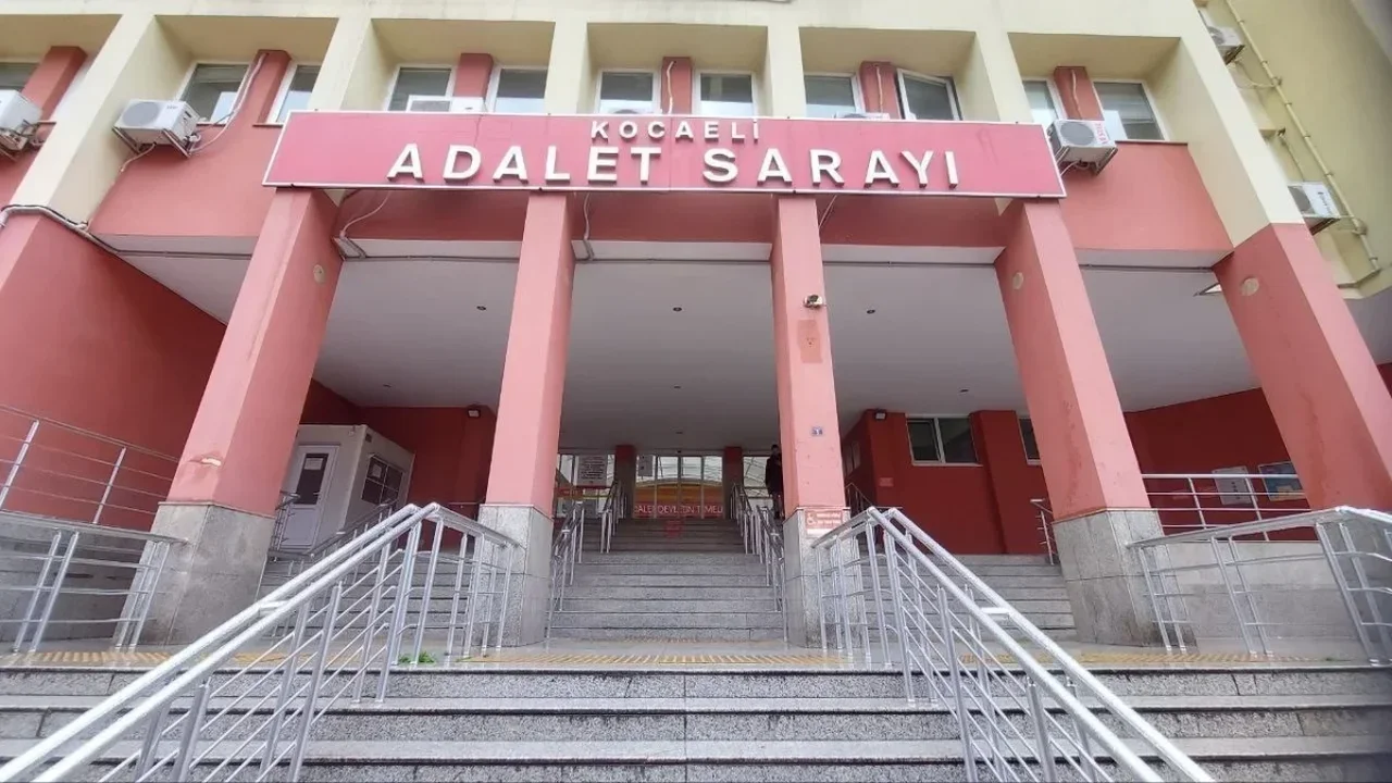 Kocaeli'de 72 sanıklı protesto davası hakim değişikliğiyle ertelendi