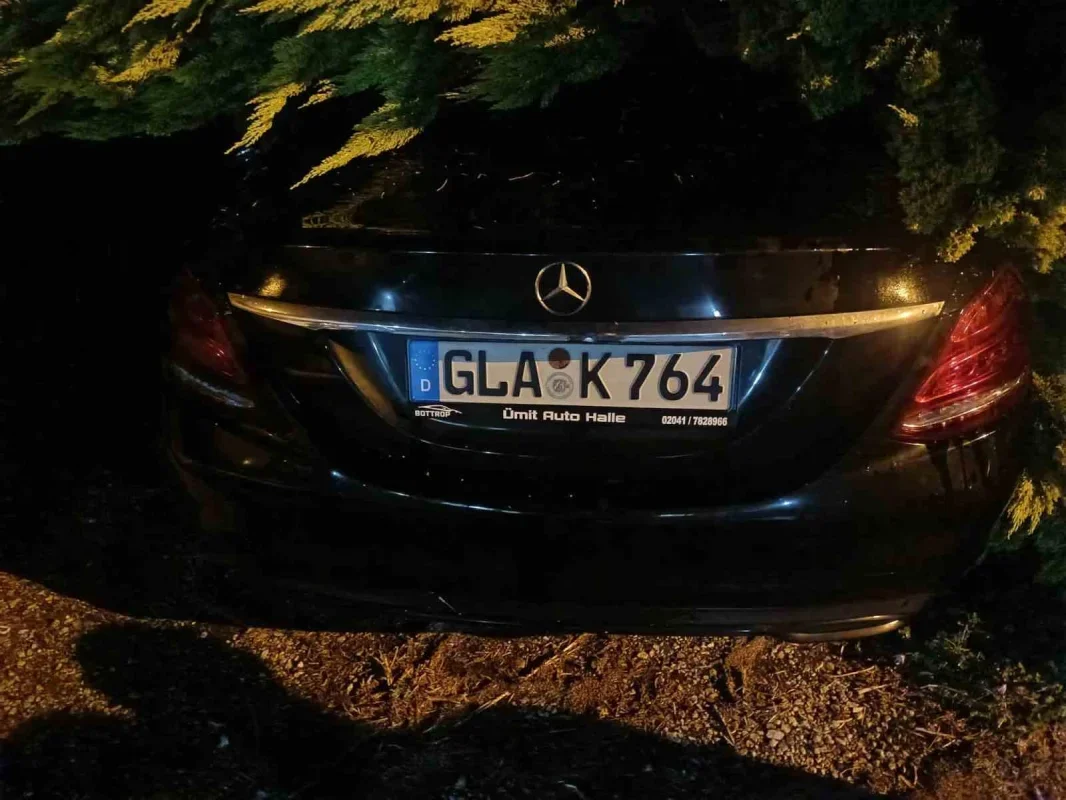 Erdek'te fırtına ve dolu: Ağaçlar devrildi, çatılar uçtu