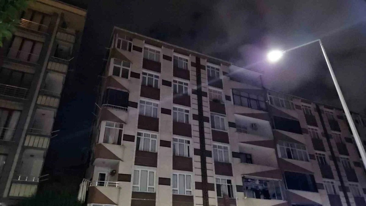 Bahçelievler'de temel kazısı sonrası 7 katlı bina tahliye edildi