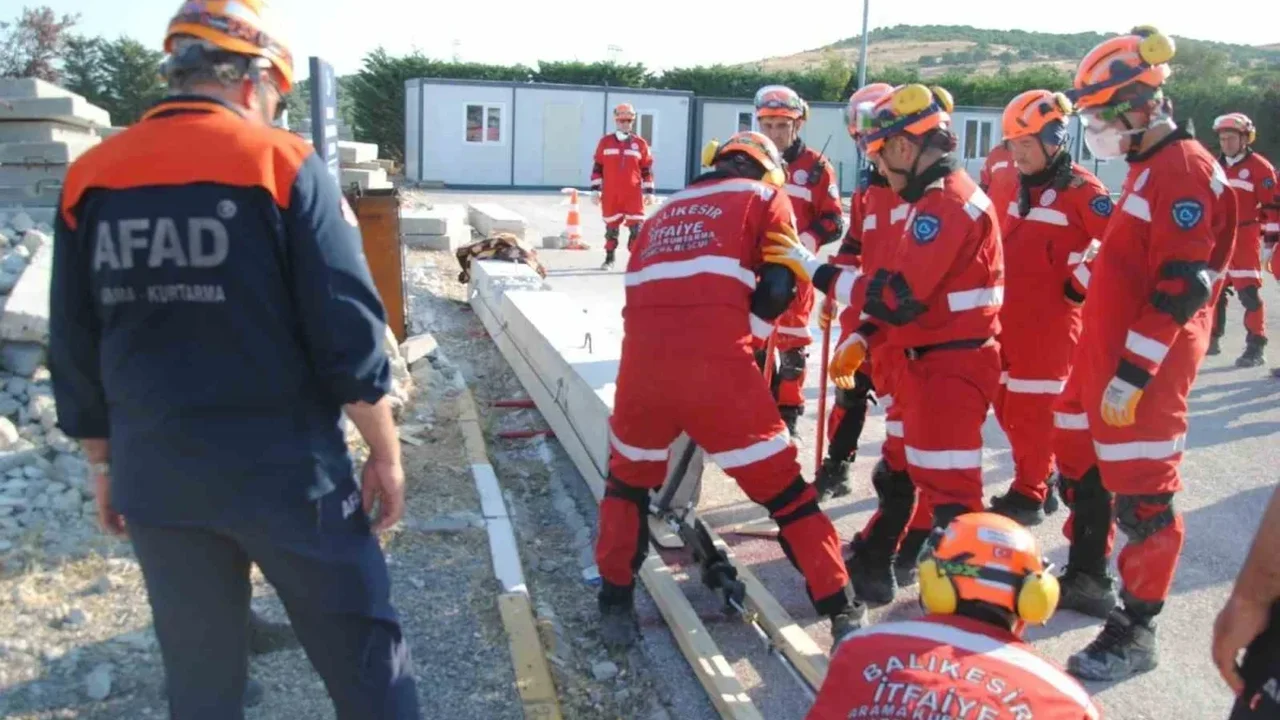 Balıkesir İtfaiyesi AFAD Orta Seviye Akreditasyonunu Aldı