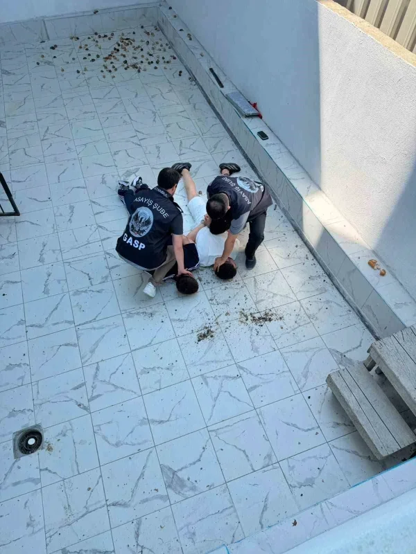 Eyüpsultan'da motosikletten AK-47 ve el yapımı bomba çıktı