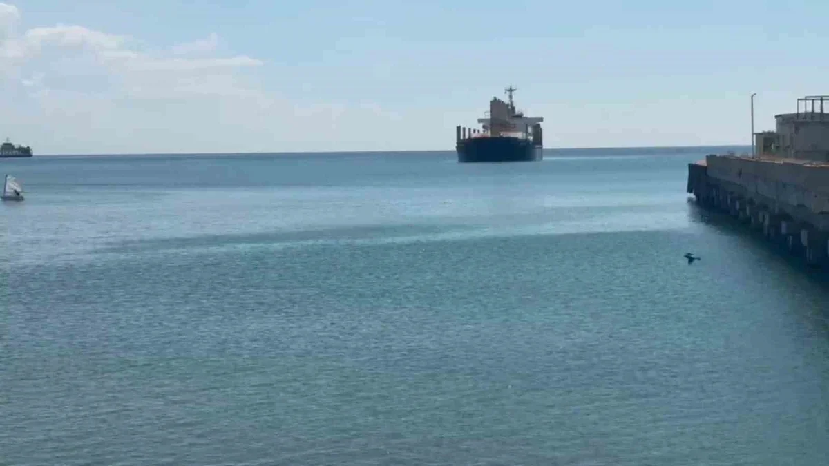 Tekirdağ açıklarında karaya oturan REGALO gemisini kurtarma çalışması