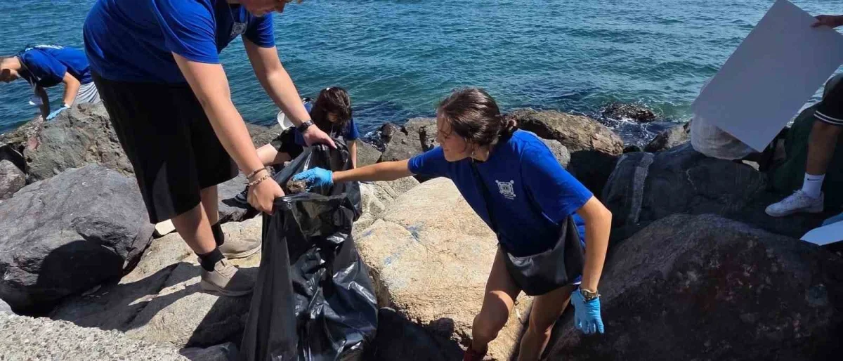 15 ülkeden gençler Bursa Mudanya'da çevre temizliği yaptı