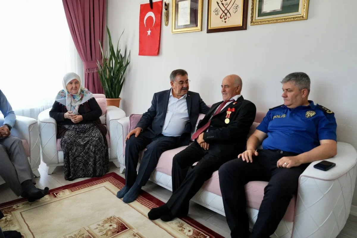 Gölbaşı'nda şehit ailelerine 15 Temmuz öncesi anlamlı ziyaret
