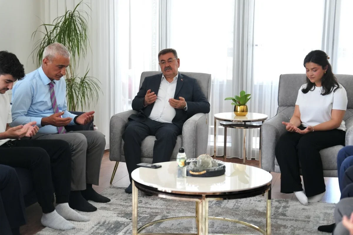 Gölbaşı'nda şehit ailelerine 15 Temmuz öncesi anlamlı ziyaret