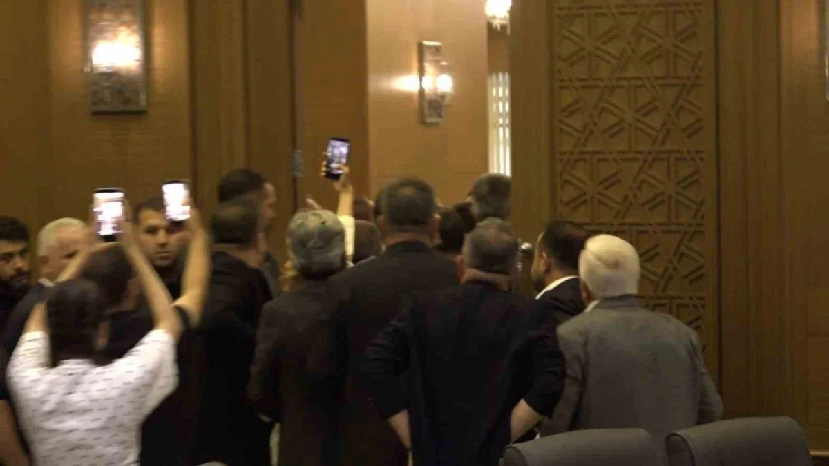 Bursa Büyükşehir Meclisi'nde AK Parti ve CHP arasında gerginlik