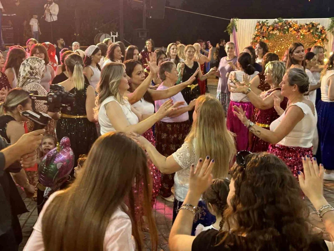 Tekirdağ Muratlı'da Şalvar Gecesi renkli görüntülere sahne oldu