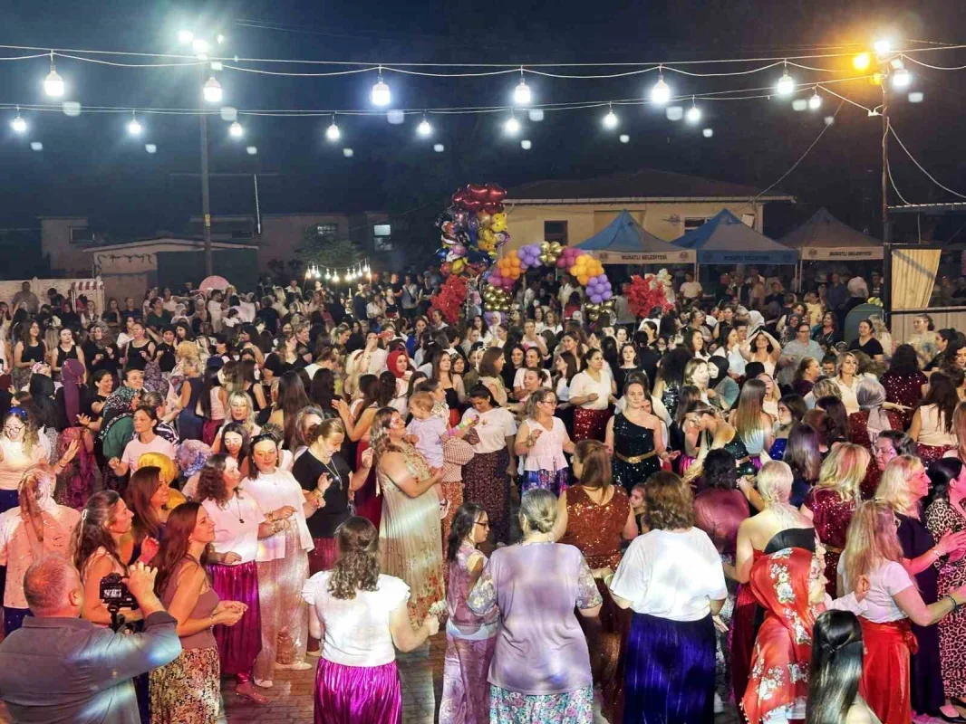 Tekirdağ Muratlı'da Şalvar Gecesi renkli görüntülere sahne oldu