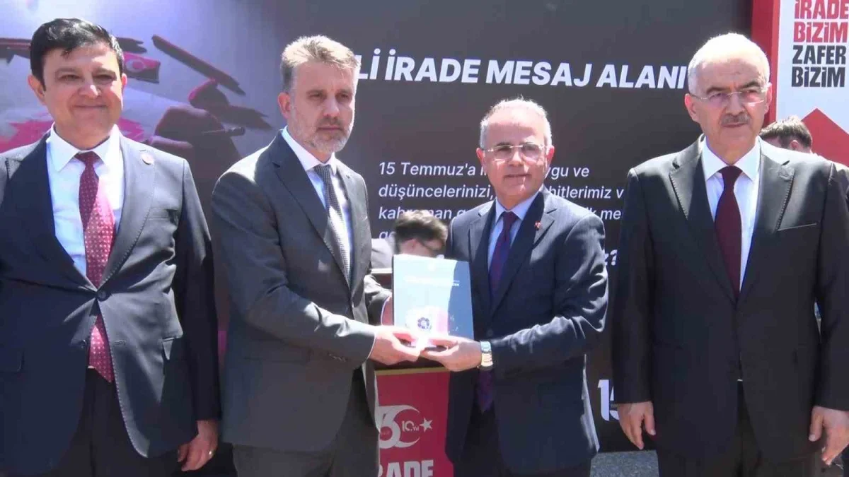 Bursa'da 15 Temmuz Anma Merkezi UNESCO Meydanı'nda açıldı