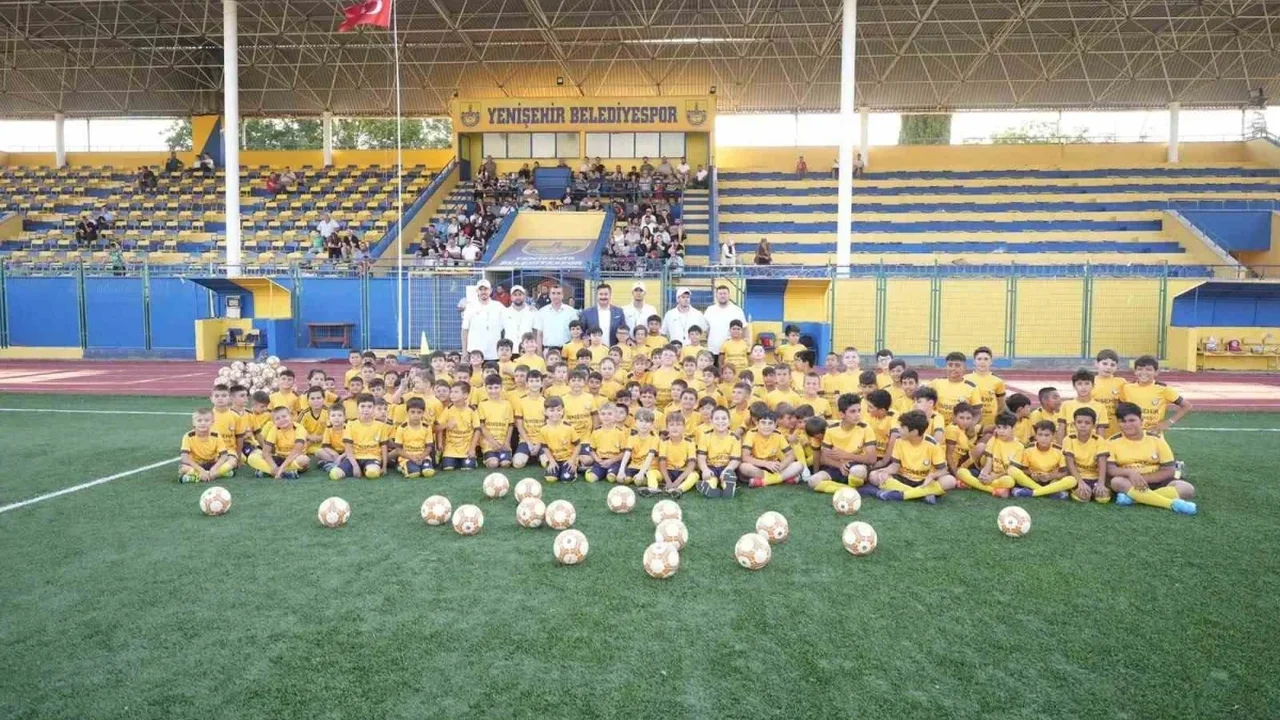 Yenişehir'de Yaz Spor Okulu başladı: 200 çocuk sahada
